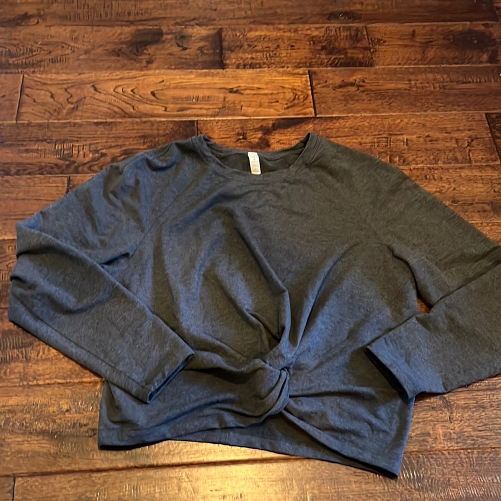 Lululemon Long Sleeve T-Shirt w Front Knot/Tie